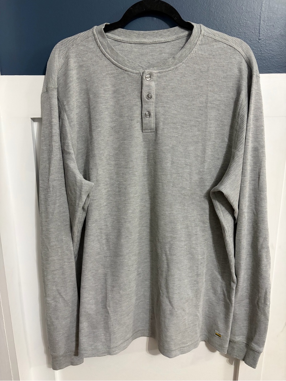 Vuori Men's Long Sleeve Waffle Henley Light Heather Gray Size XXL V1049